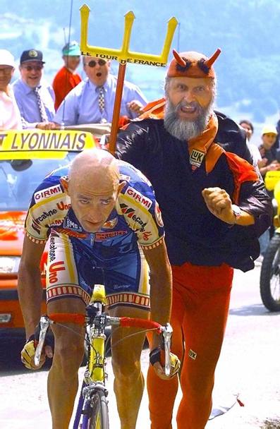 Tour de France, 21 luglio 1997, il Pirata e il Diavolo nella tappa da Courchevel a Morzine (Ansa)